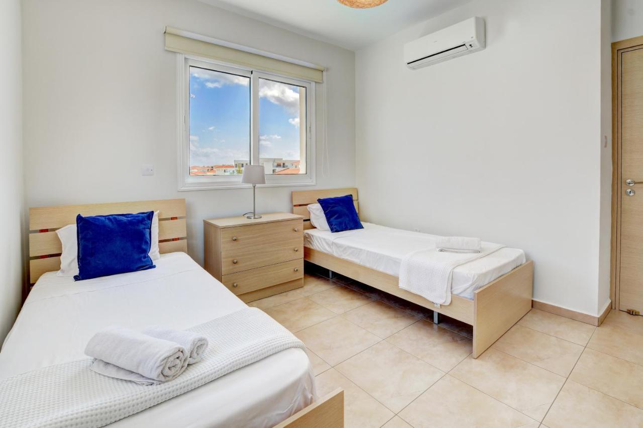 ♥ Sunny&Cozy Family Apartment ★ Walk To The Beach☼ Paralímni Kültér fotó